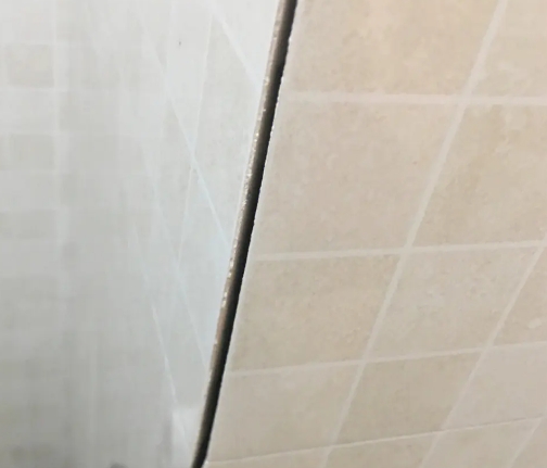 南海瓷砖空鼓维修公司分享阳台瓷砖脱落的修复过程可以分为以下几个步骤